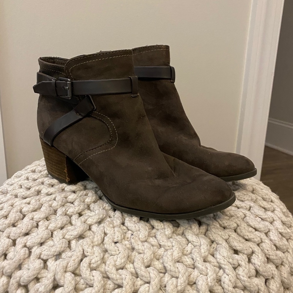 Super cute chocolate brown booties with zippers